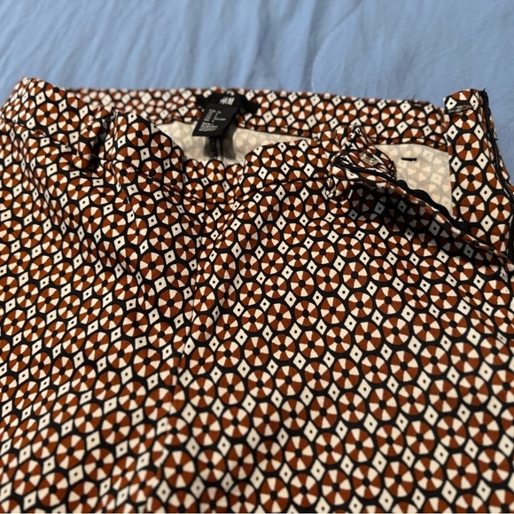 H&M Brown and White Patterned Pants - Picture 4 of 5
